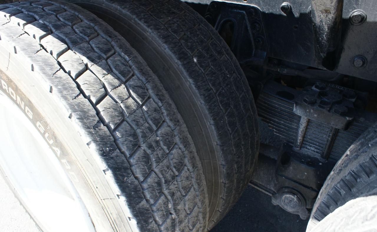 2011 International 8600 60,000 lb. Galbreath Roll-off Truck Tampa FL