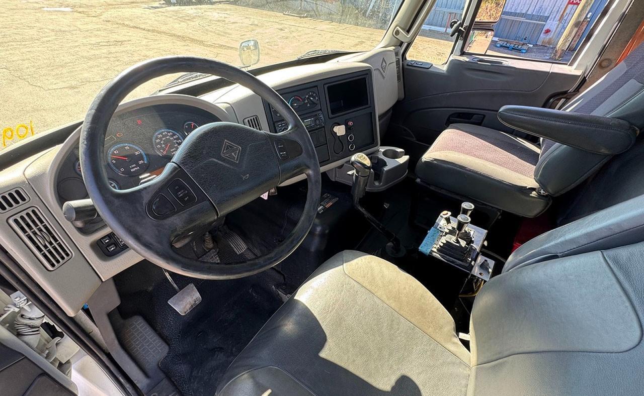 2011 International 8600 60,000 lb. Galbreath Roll-off Truck Tampa FL