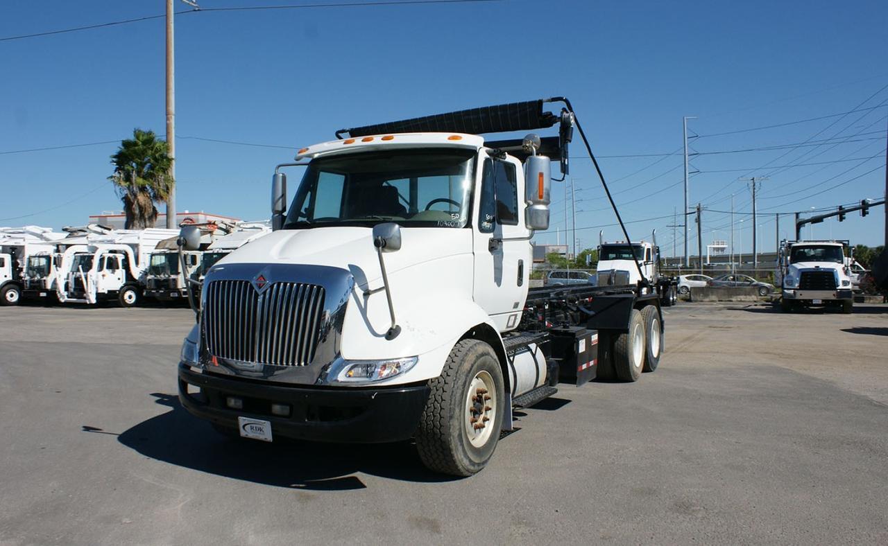 2011 International 8600 SBA 60,000 lb. Galbreath Roll-off Truck Tampa FL