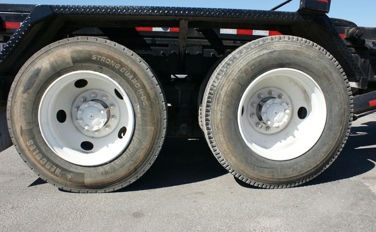 2011 International 8600 SBA 60,000 lb. Galbreath Roll-off Truck Tampa FL