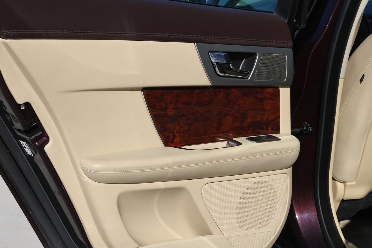 2011 JAGUAR XF PREMIUM Houston TX