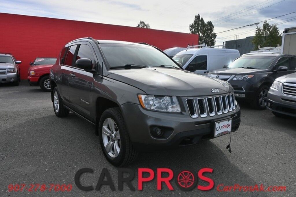 2011 Jeep Compass Limited - 4X4 - Auto Start - Power & Heated Leather Seats - Sunroof - Boston Premium Speakers - Cruise Control - Keyless Entry - Aluminum Wheels - 29 MPG
