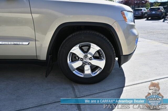 2011 Jeep Grand Cherokee Overland / 4X4 / 5.7 V8 / AutoStart / Heated & Cooled Leather Seats / Heated Steering Wheel / Navigation / Sunroof / Lane Departure & Blind Spot / Adaptive Cruise / Back Up Camera / Power Liftgate / Tow Pkg Anchorage AK