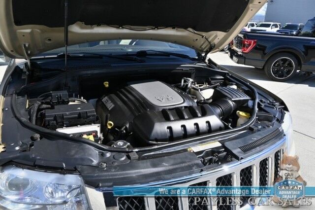 2011 Jeep Grand Cherokee Overland / 4X4 / 5.7 V8 / AutoStart / Heated & Cooled Leather Seats / Heated Steering Wheel / Navigation / Sunroof / Lane Departure & Blind Spot / Adaptive Cruise / Back Up Camera / Power Liftgate / Tow Pkg Anchorage AK