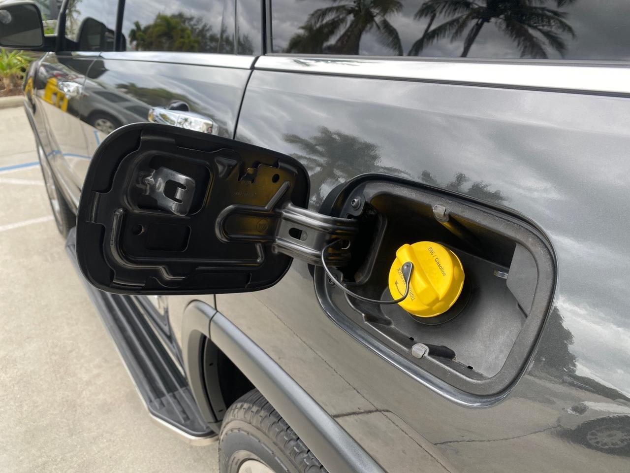 2011 Jeep Grand Cherokee Overland LOW MILES 66,486 Pompano Beach FL