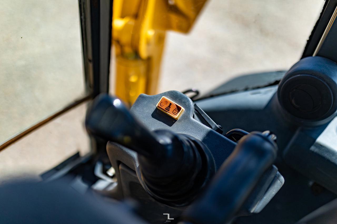 2011 John Deere 410J 4x4 Loader Backhoe Red Deer AB