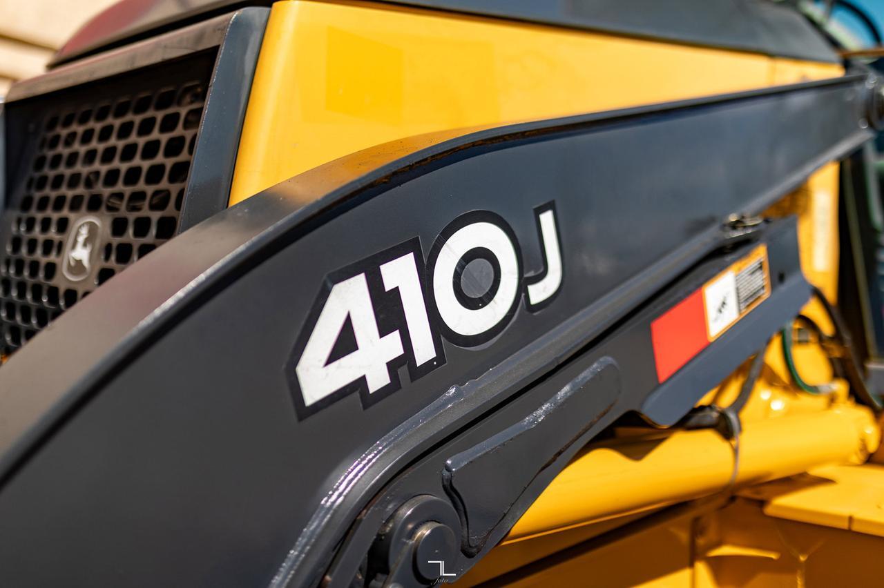 2011 John Deere 410J 4x4 Loader Backhoe Red Deer AB