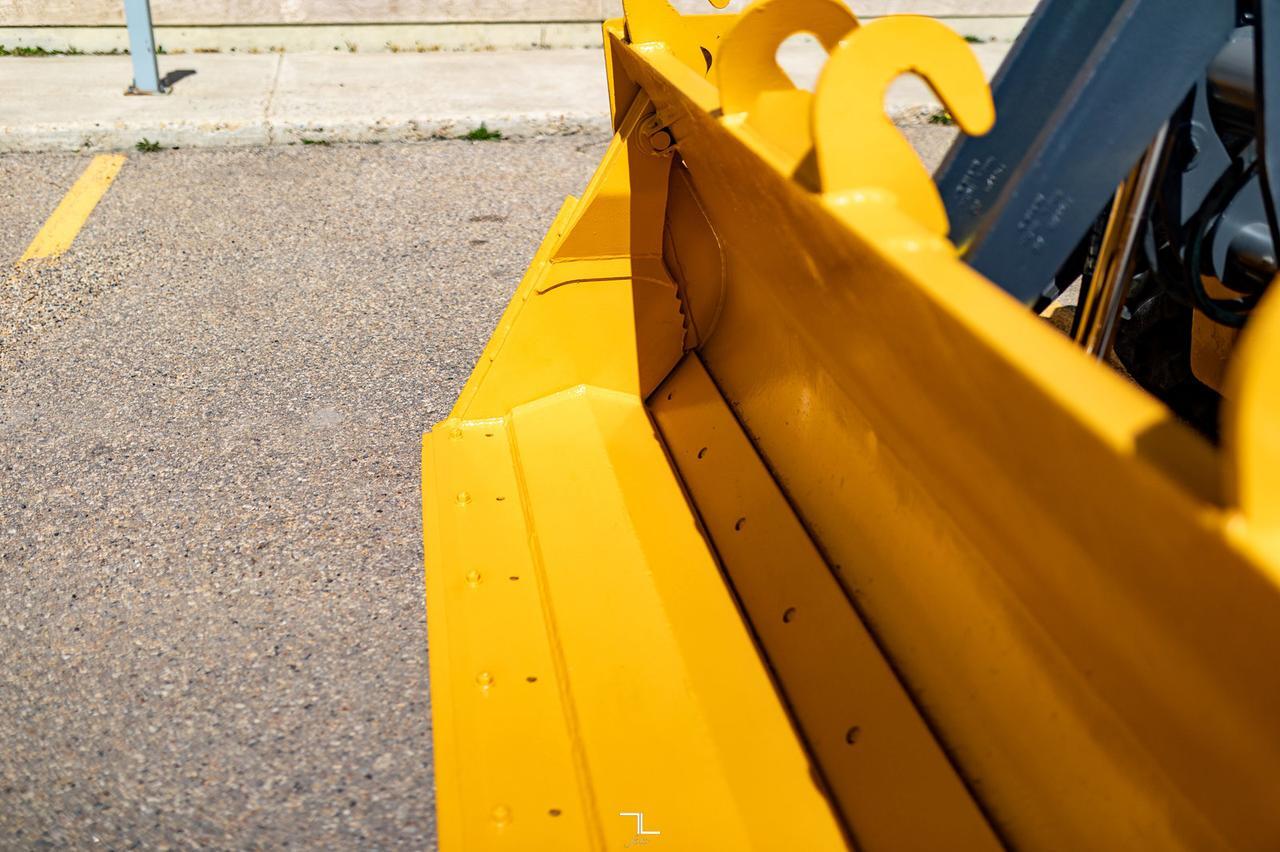 2011 John Deere 410J 4x4 Loader Backhoe Red Deer AB