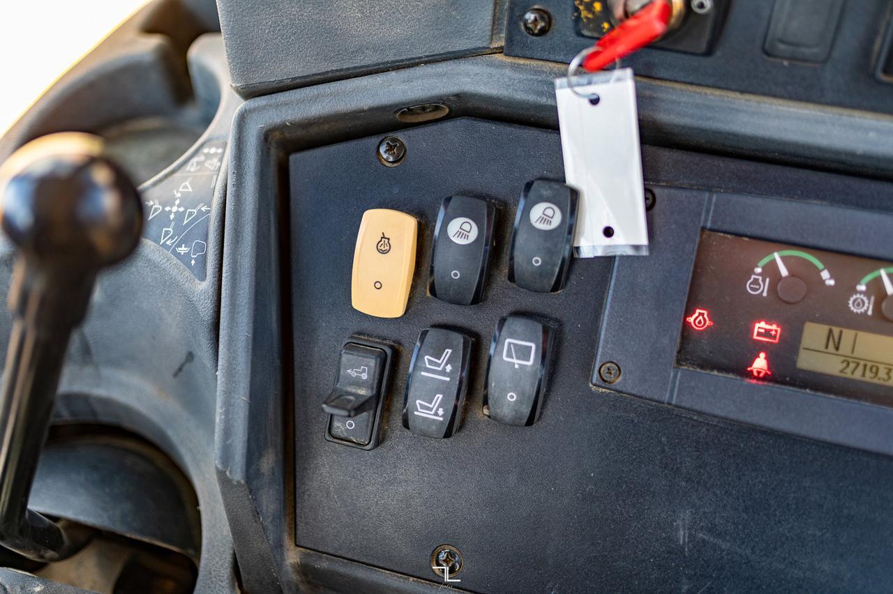 2011 John Deere 410J 4x4 Loader Backhoe Red Deer AB