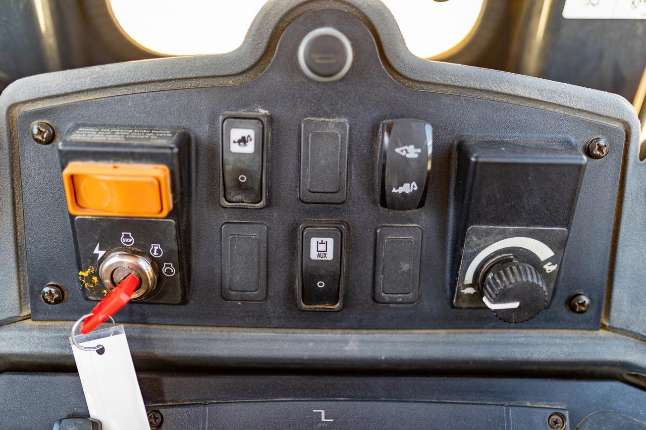 2011 John Deere 410J 4x4 Loader Backhoe Red Deer AB