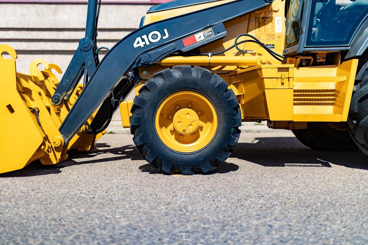 2011 John Deere 410J 4x4 Loader Backhoe Red Deer AB