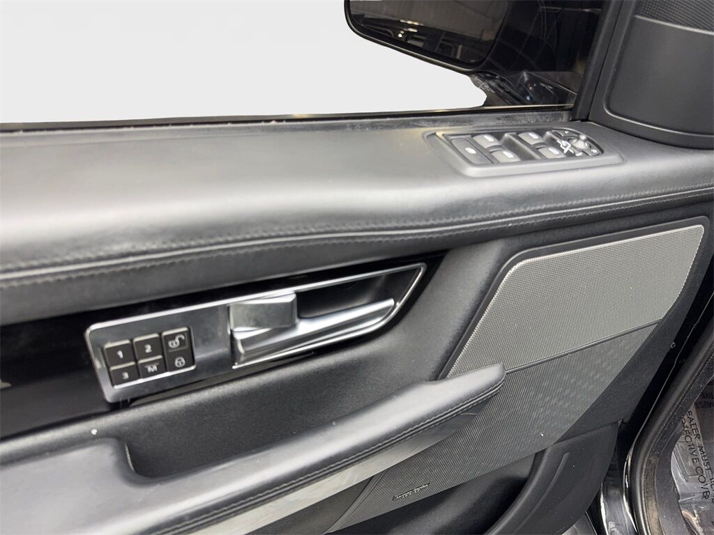 2011 Land Rover Range Rover Sport HSE photo 19