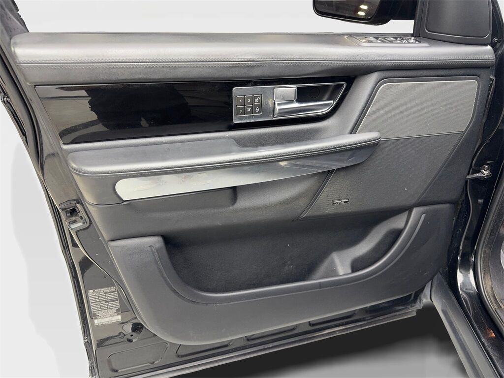 2011 Land Rover Range Rover Sport HSE photo 18