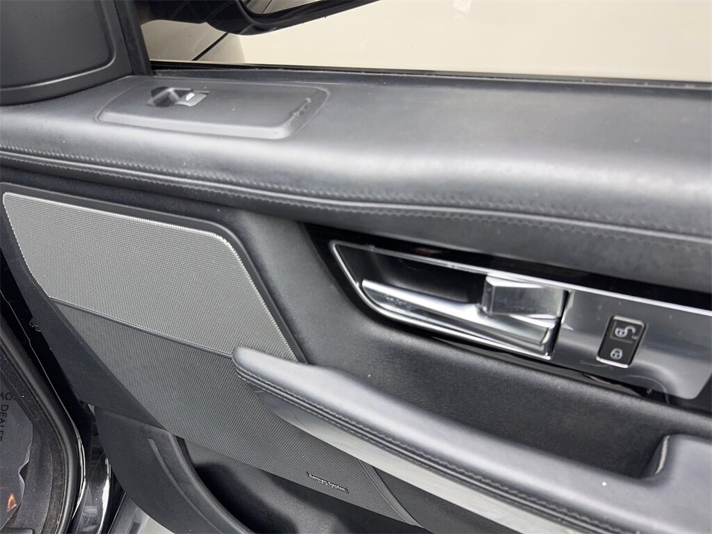 2011 Land Rover Range Rover Sport HSE photo 35