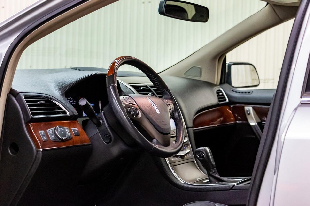 2011 Lincoln MKX AWD Luxury Edition Leather Roof Nav Red Deer AB