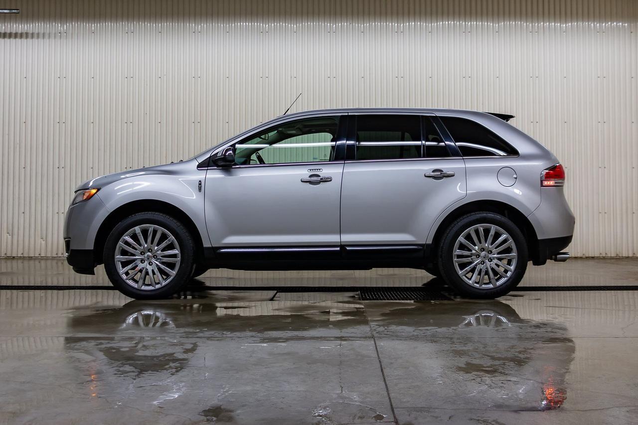 2011 Lincoln MKX AWD Luxury Edition Leather Roof Nav Red Deer AB