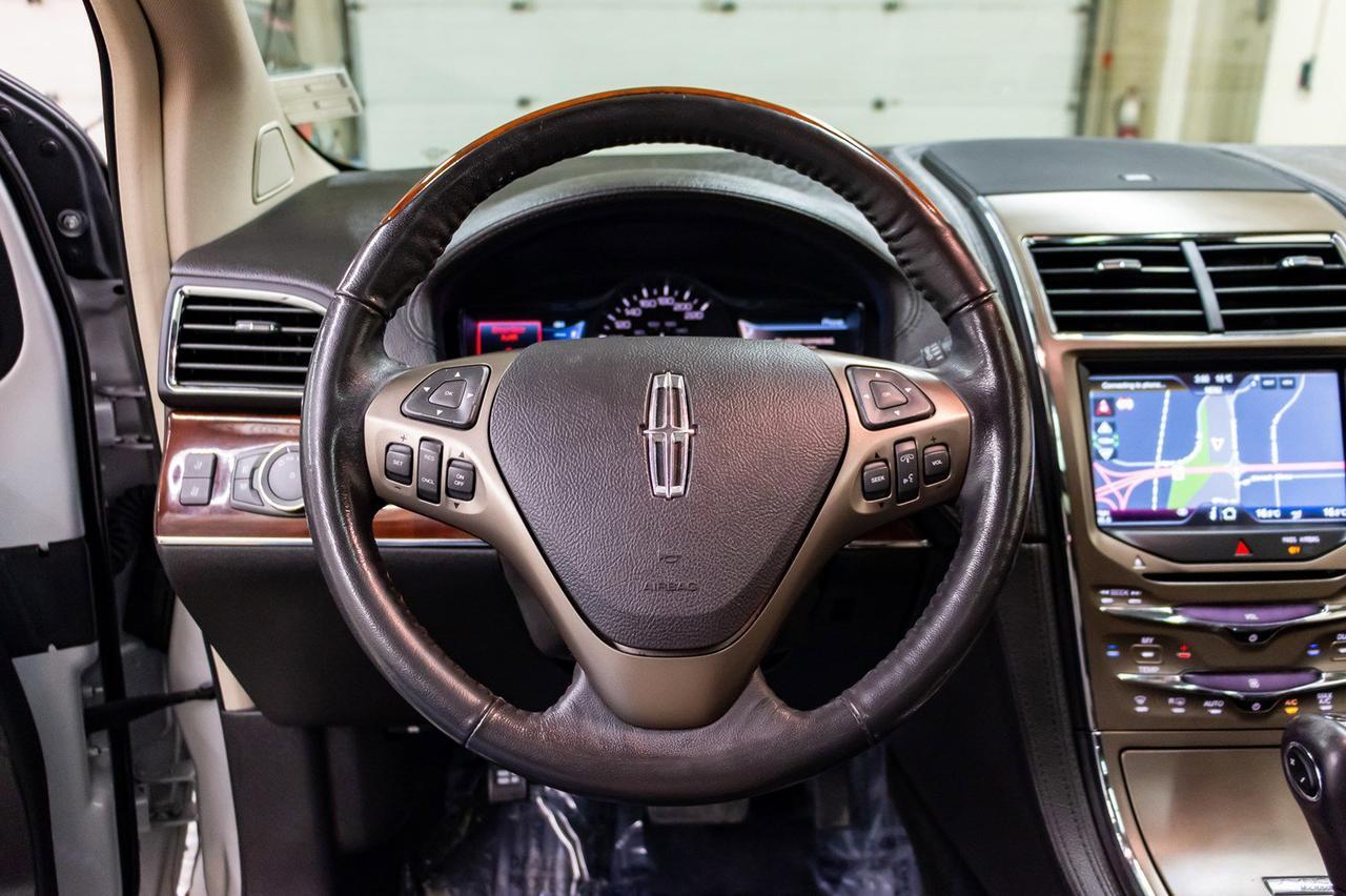 2011 Lincoln MKX AWD Luxury Edition Leather Roof Nav Red Deer AB