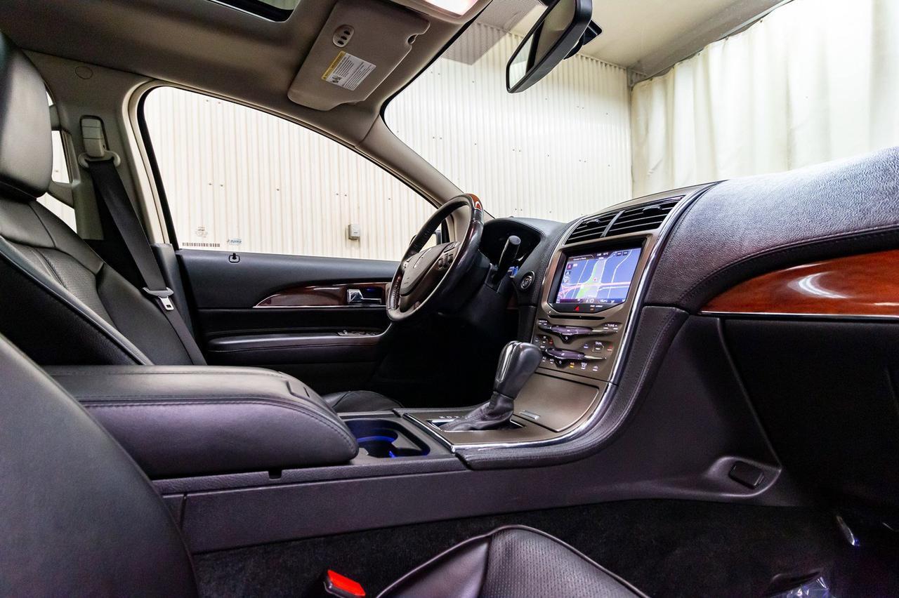 2011 Lincoln MKX AWD Luxury Edition Leather Roof Nav Red Deer AB