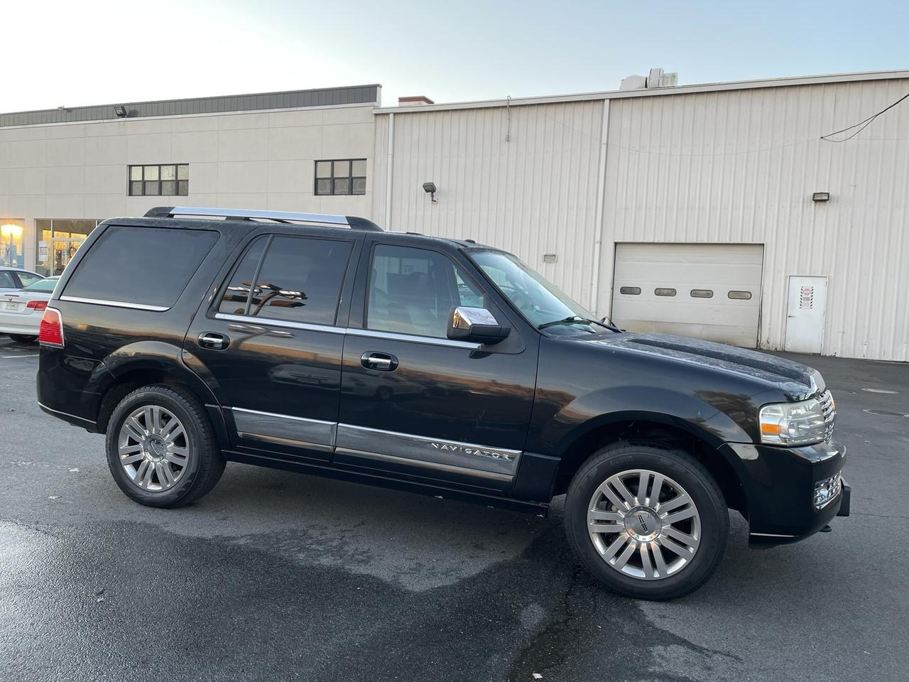 2011 Lincoln Navigator Base