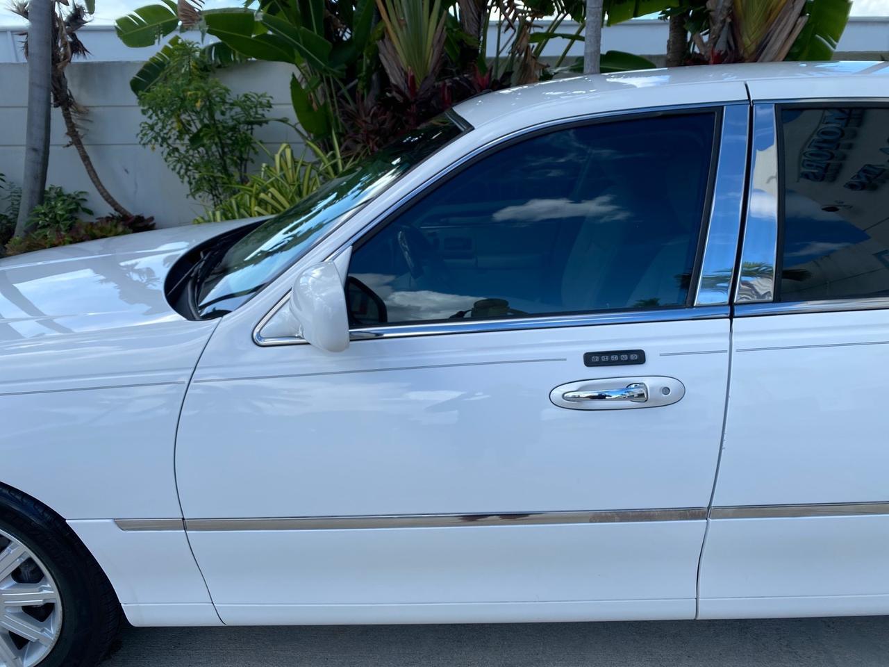 2011 Lincoln Town Car Signature Limited 1 OWNER Pompano Beach FL