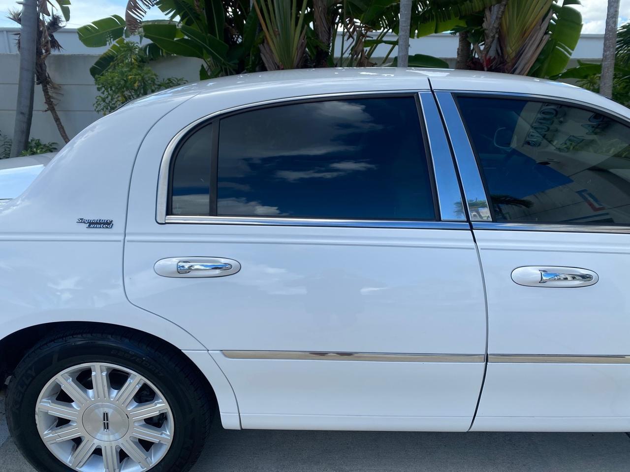 2011 Lincoln Town Car Signature Limited 1 OWNER Pompano Beach FL