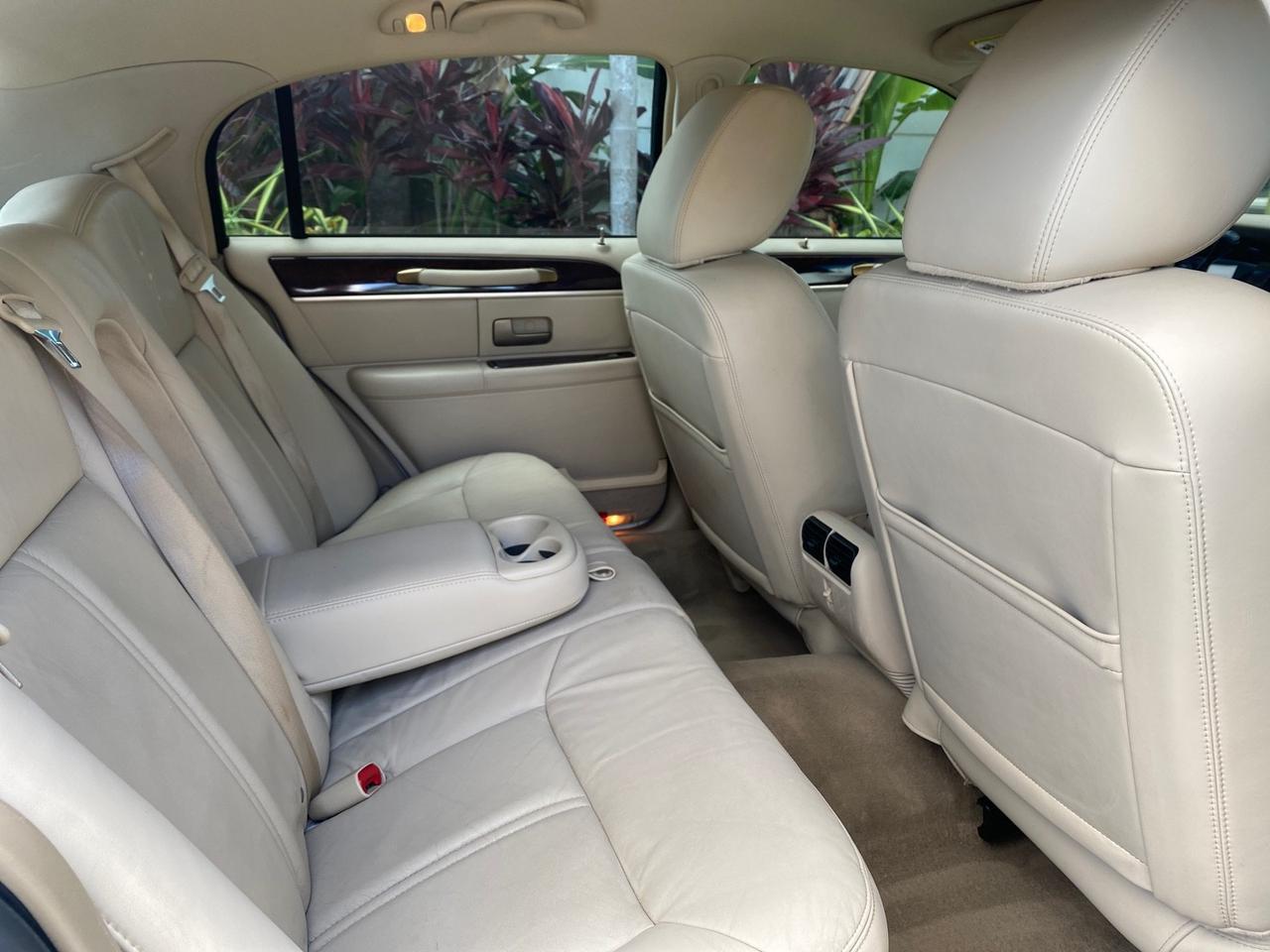 2011 Lincoln Town Car Signature Limited 1 OWNER Pompano Beach FL