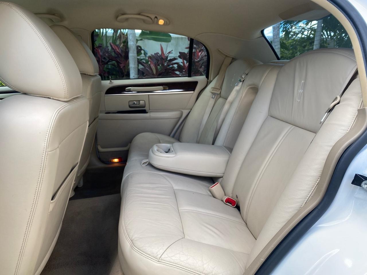 2011 Lincoln Town Car Signature Limited 1 OWNER Pompano Beach FL