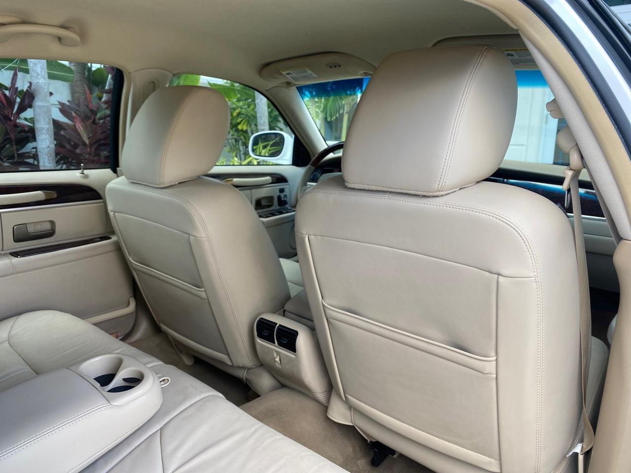 2011 Lincoln Town Car Signature Limited 1 OWNER Pompano Beach FL