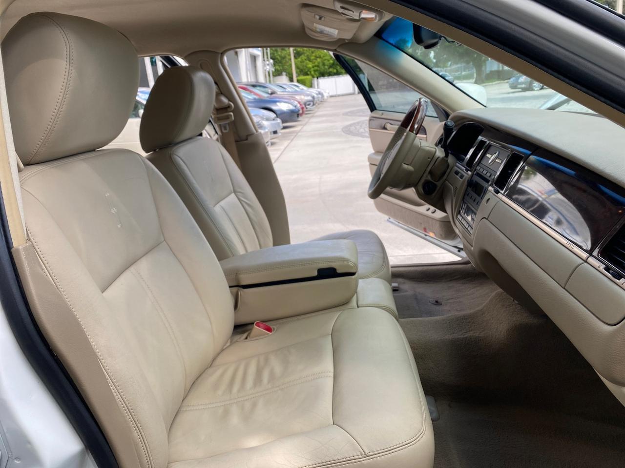 2011 Lincoln Town Car Signature Limited 1 OWNER Pompano Beach FL