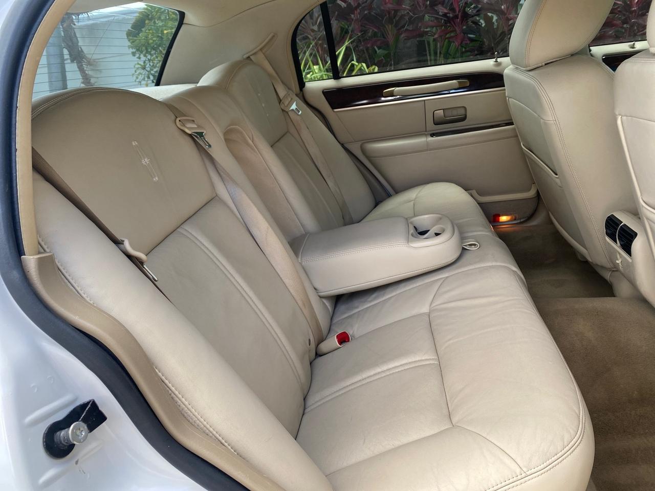 2011 Lincoln Town Car Signature Limited 1 OWNER Pompano Beach FL
