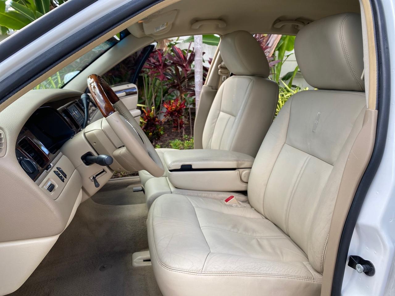 2011 Lincoln Town Car Signature Limited 1 OWNER Pompano Beach FL