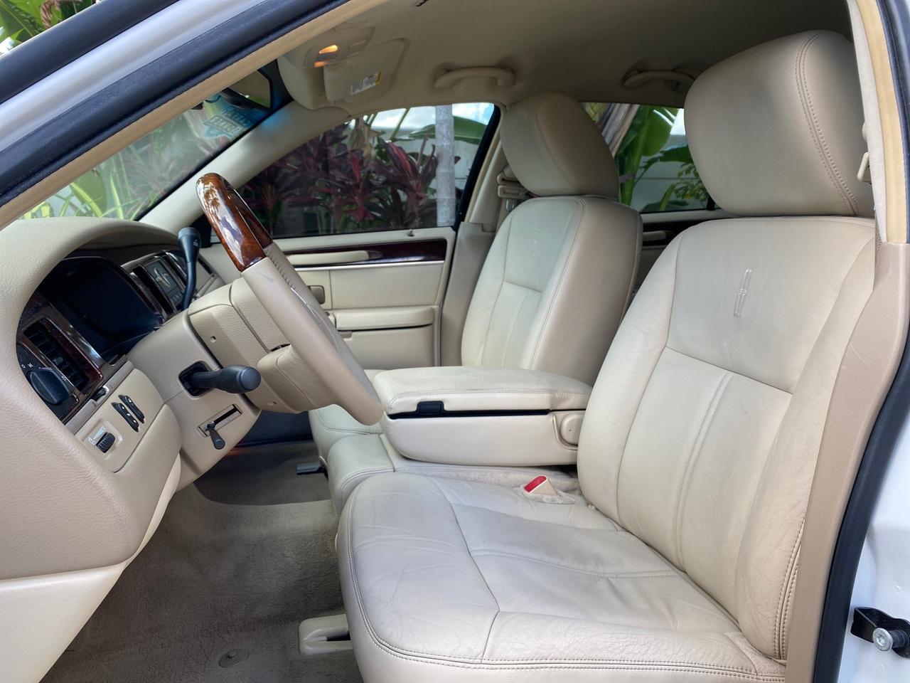 2011 Lincoln Town Car Signature Limited 1 OWNER Pompano Beach FL