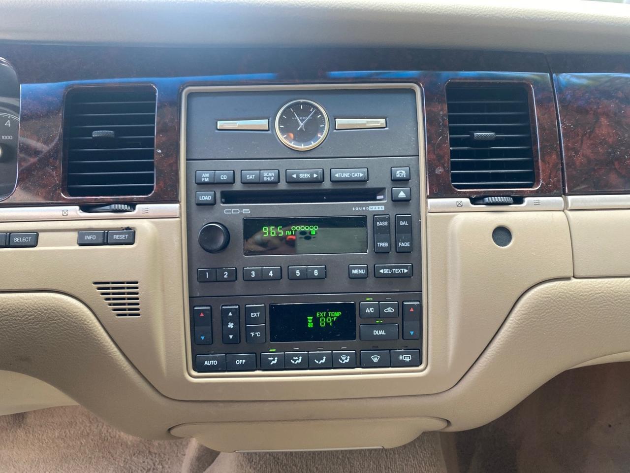 2011 Lincoln Town Car Signature Limited 1 OWNER Pompano Beach FL