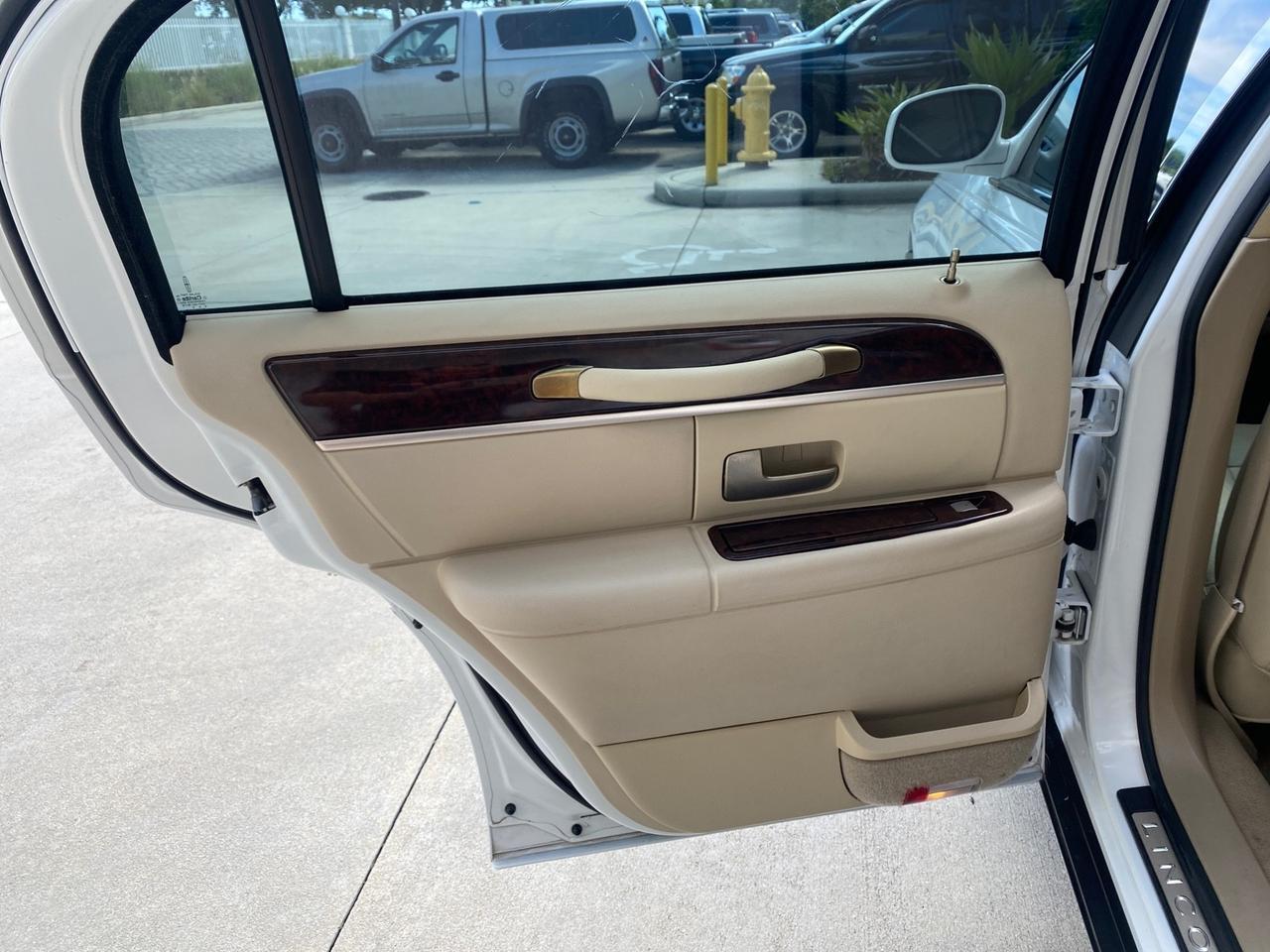 2011 Lincoln Town Car Signature Limited 1 OWNER Pompano Beach FL