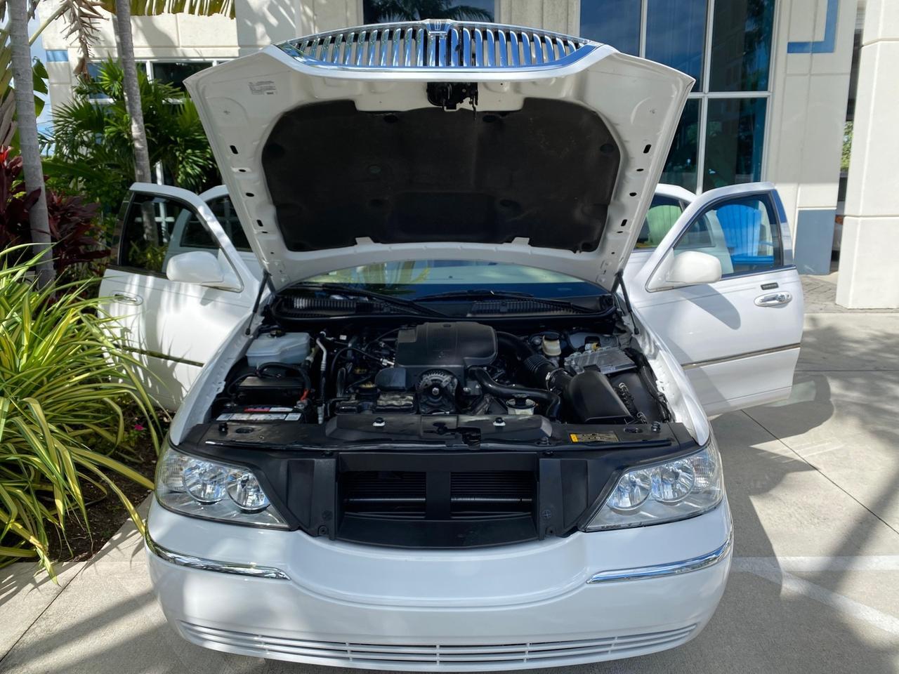 2011 Lincoln Town Car Signature Limited 1 OWNER Pompano Beach FL