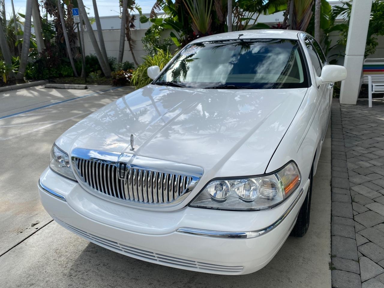 2011 Lincoln Town Car Signature Limited 1 OWNER Pompano Beach FL