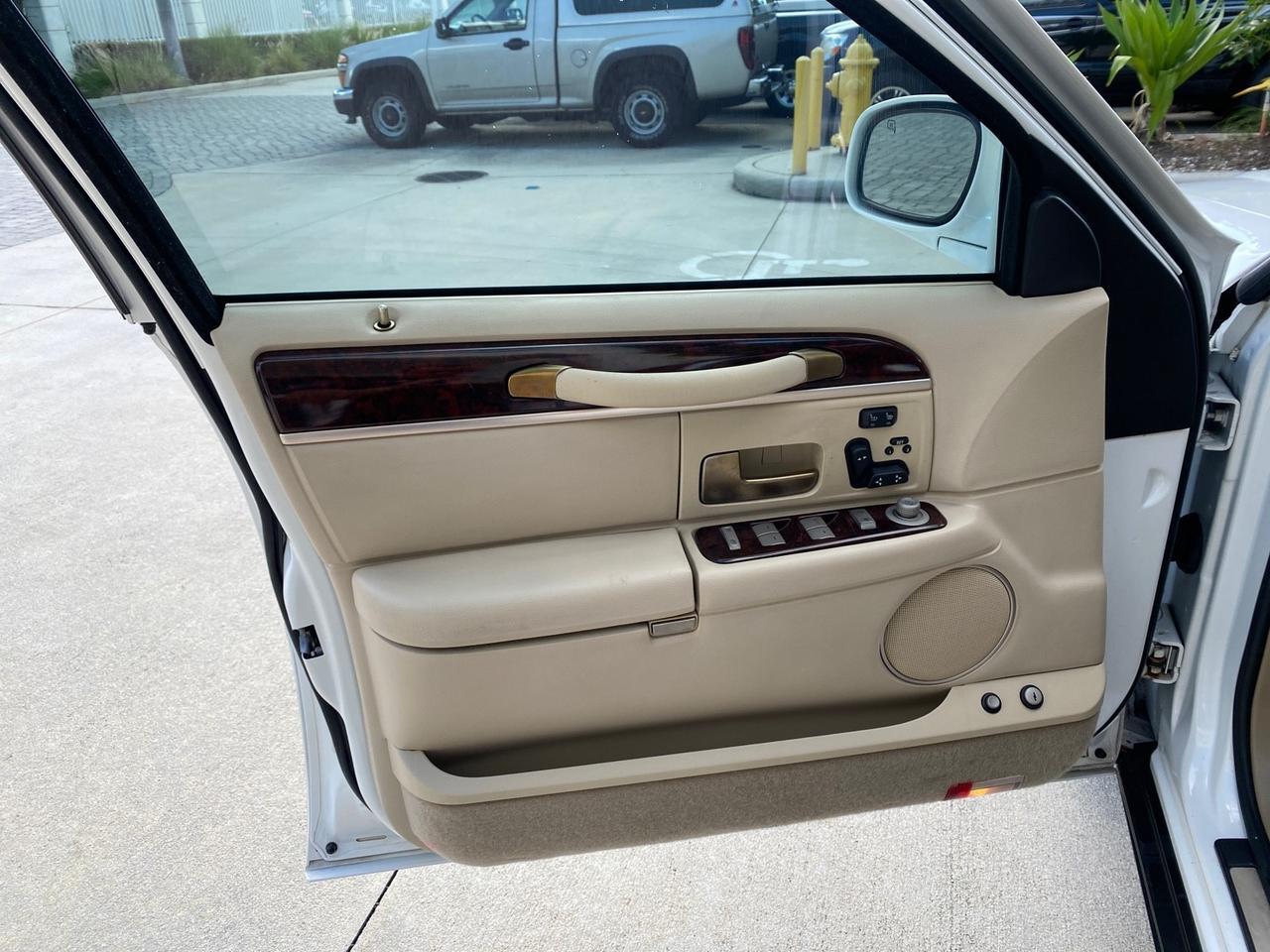 2011 Lincoln Town Car Signature Limited 1 OWNER Pompano Beach FL