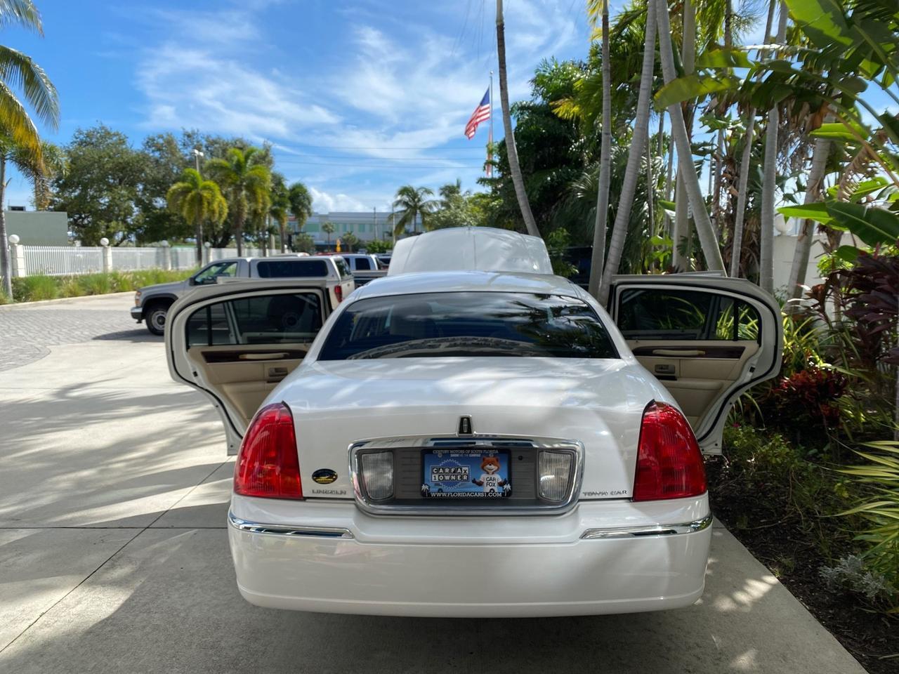 2011 Lincoln Town Car Signature Limited 1 OWNER Pompano Beach FL