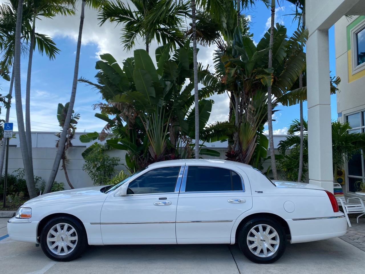 2011 Lincoln Town Car Signature Limited 1 OWNER Pompano Beach FL