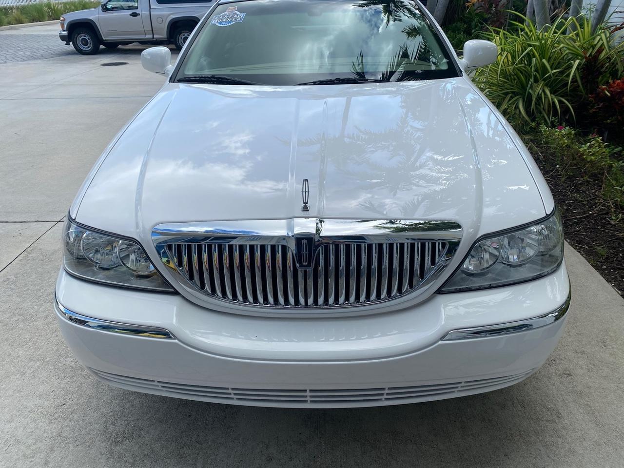 2011 Lincoln Town Car Signature Limited 1 OWNER Pompano Beach FL