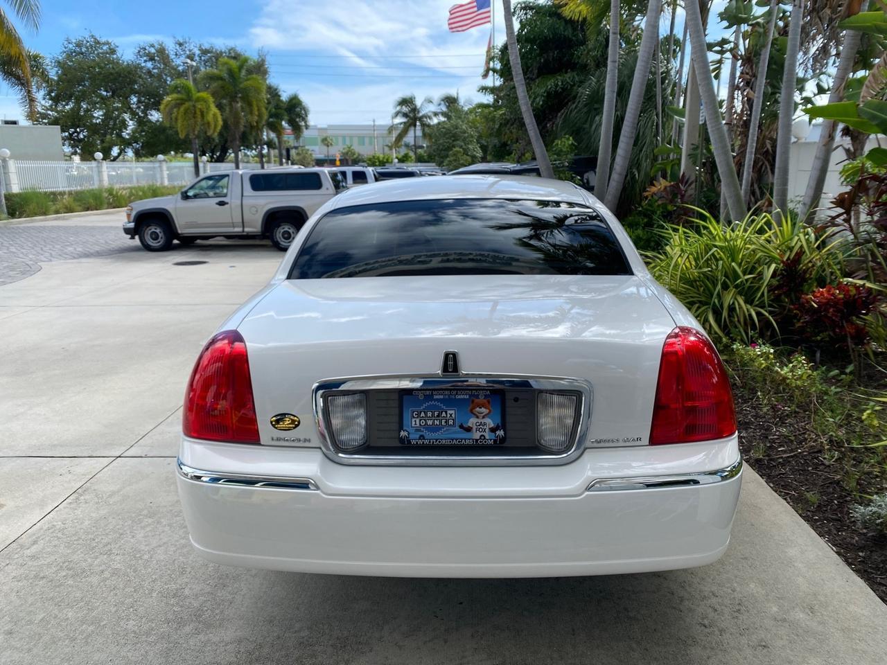 2011 Lincoln Town Car Signature Limited 1 OWNER Pompano Beach FL