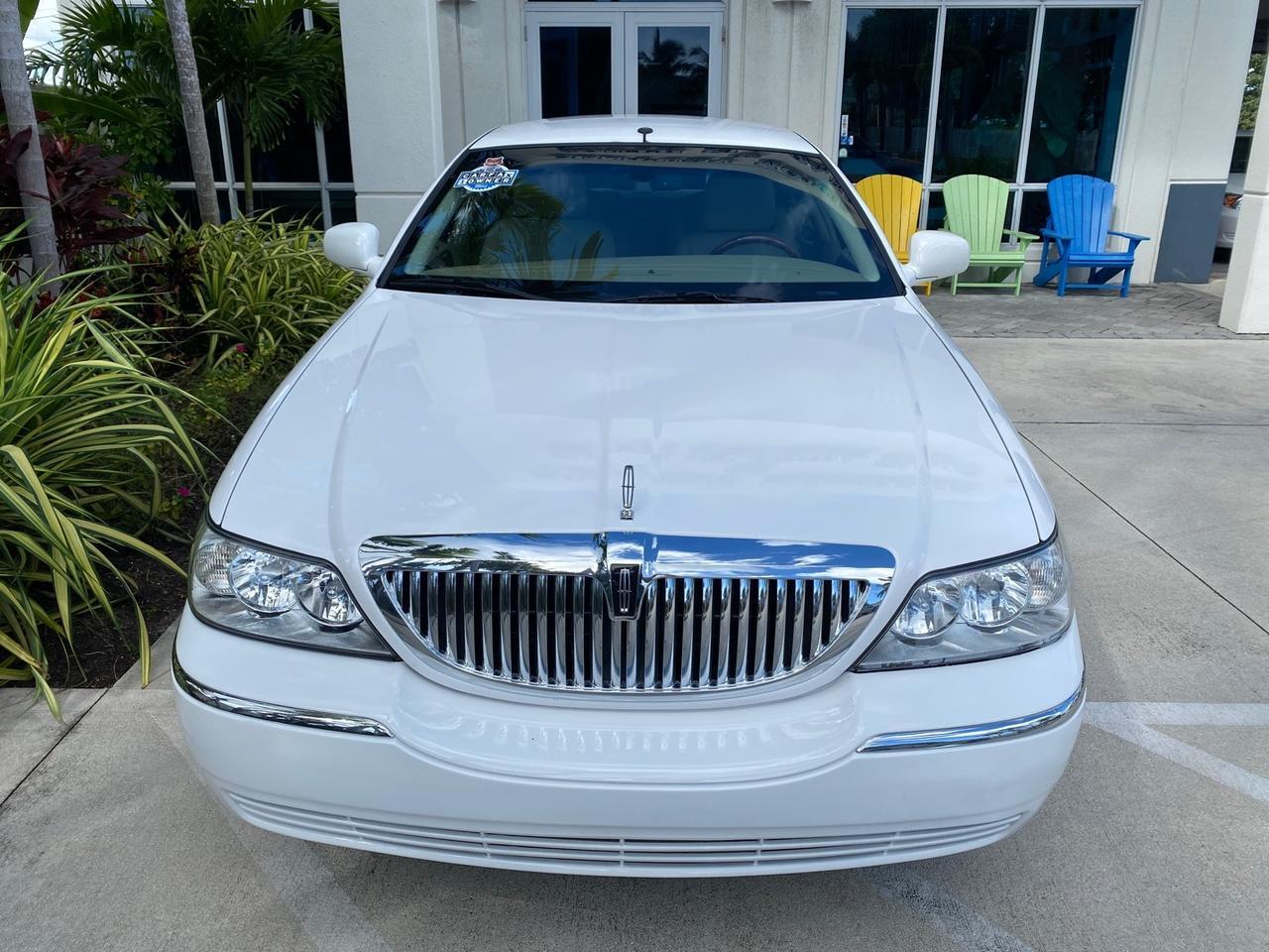 2011 Lincoln Town Car Signature Limited 1 OWNER Pompano Beach FL
