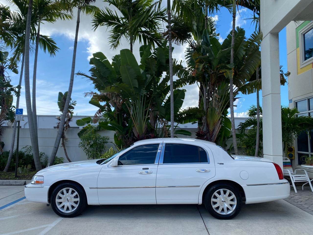 2011 Lincoln Town Car Signature Limited 1 OWNER Pompano Beach FL