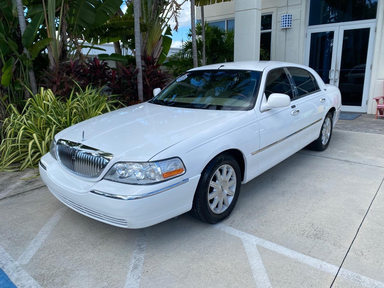 2011 Lincoln Town Car Signature Limited 1 OWNER Pompano Beach FL