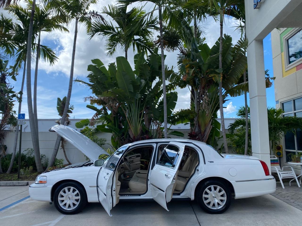 2011 Lincoln Town Car Signature Limited 1 OWNER Pompano Beach FL