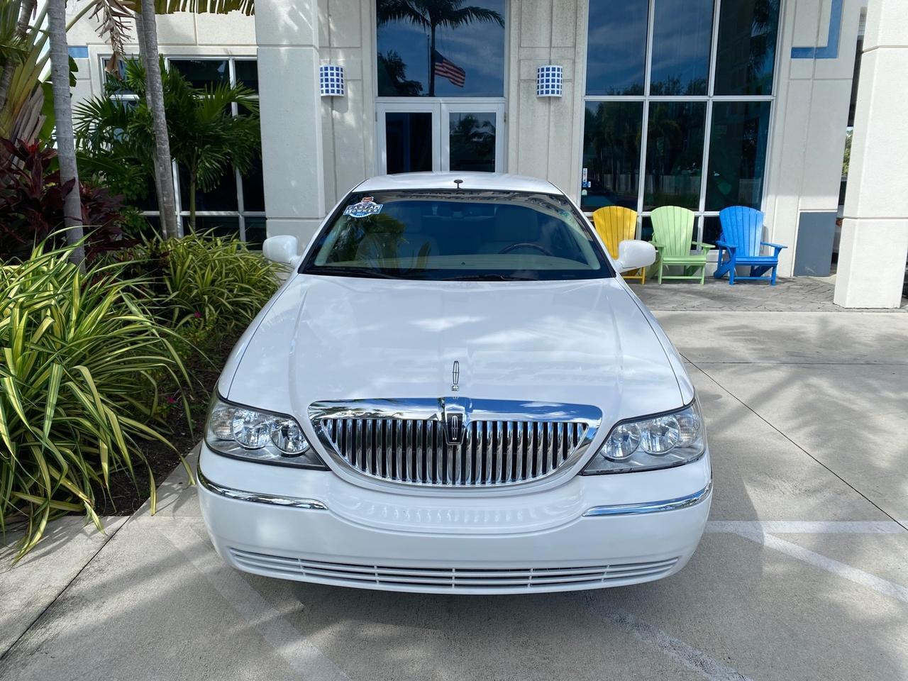 2011 Lincoln Town Car Signature Limited 1 OWNER Pompano Beach FL