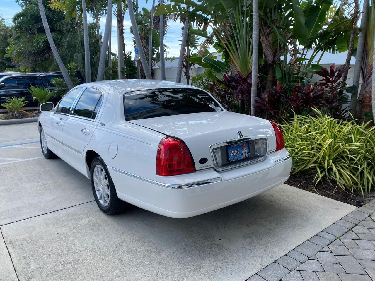 2011 Lincoln Town Car Signature Limited 1 OWNER Pompano Beach FL