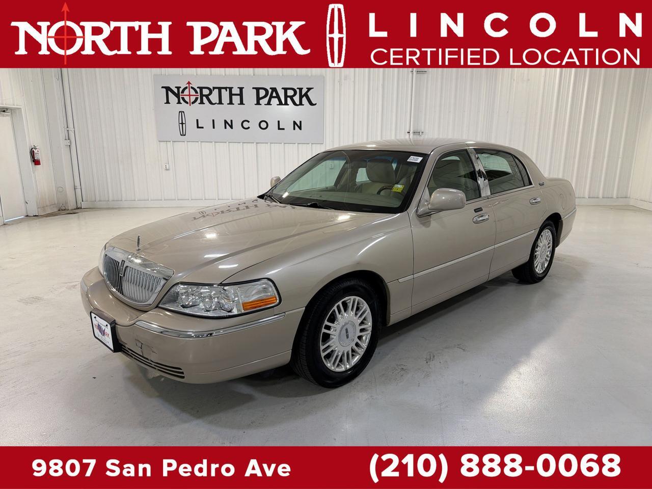 2011 Lincoln Town Car Signature Limited