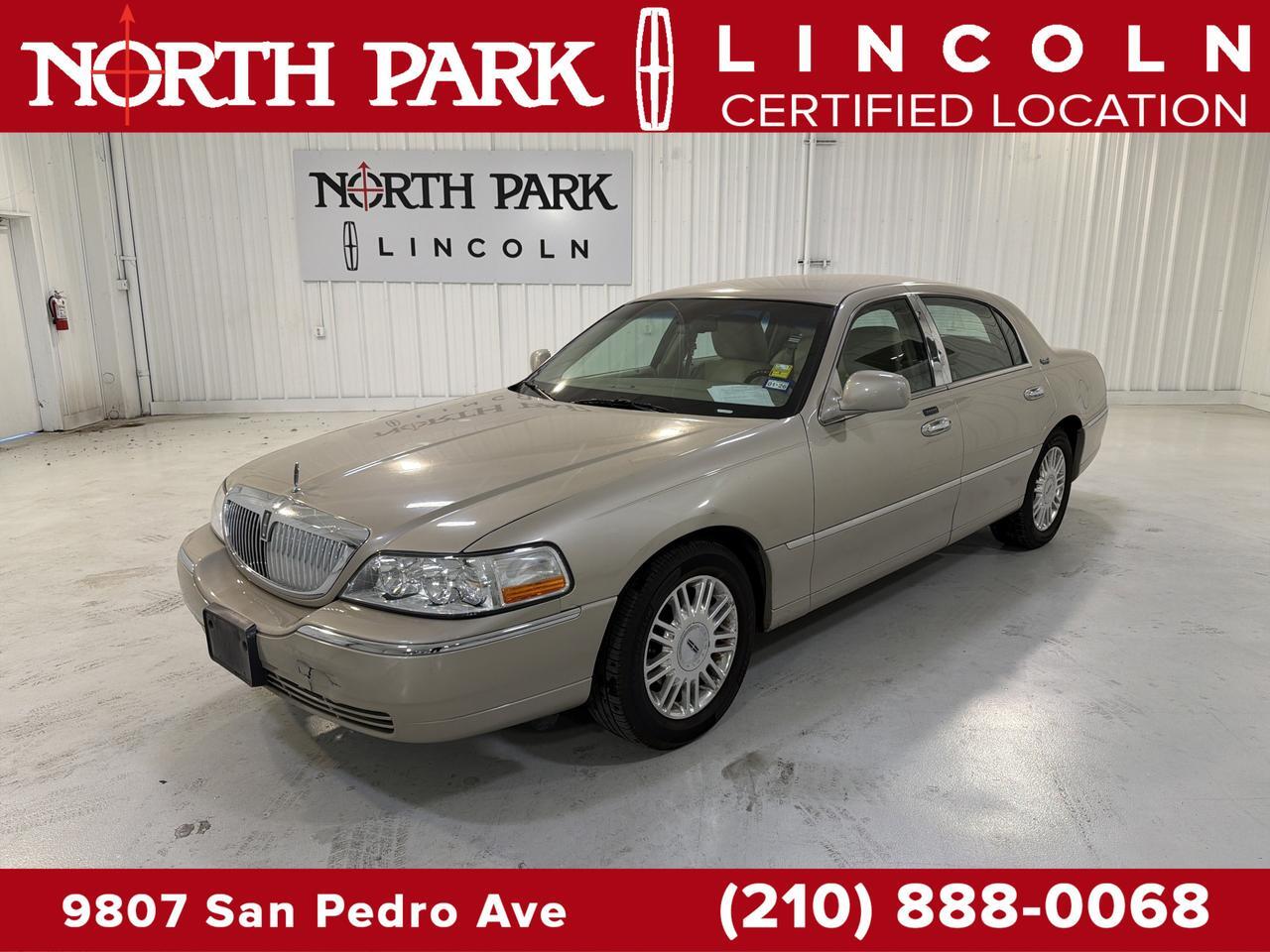 2011 Lincoln Town Car Signature Limited