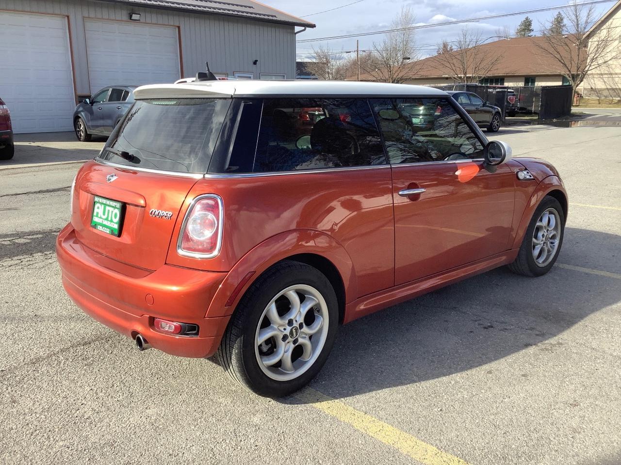 2011 MINI Cooper HARDTOP 2DR CPE FWD 2D HATCHBACK